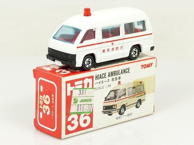 tomica toyota ambulance