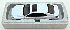 AUTOart Signature 1/18 Lexus LS600hL White Pearl Crystal Shine Black 78843