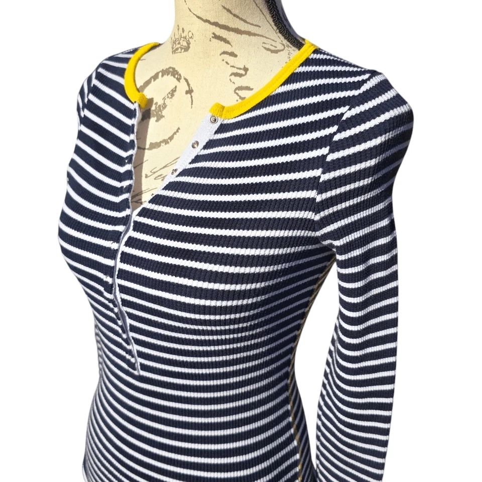 Camiseta Top Charlotte Tarantola Para Mujer Negra/Blanca Rayas Cuello Henley Talla XS Foto 2 de 4