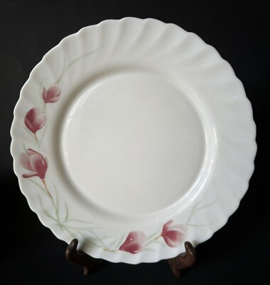 ARCOPAL Round Milk White Scalloped Dinner Plate 10 3/4 inch Pink Flowers France