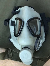US Gas Mask M9, Medium cold war-vintage possibly 1951 with bag