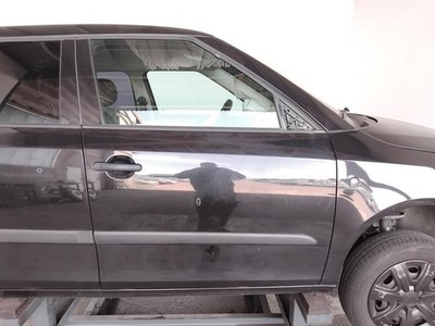 Skoda Fabia 2 5J Facelift Tür vorn rechts Beifahrertür LF9R Blackmagic BJ2011