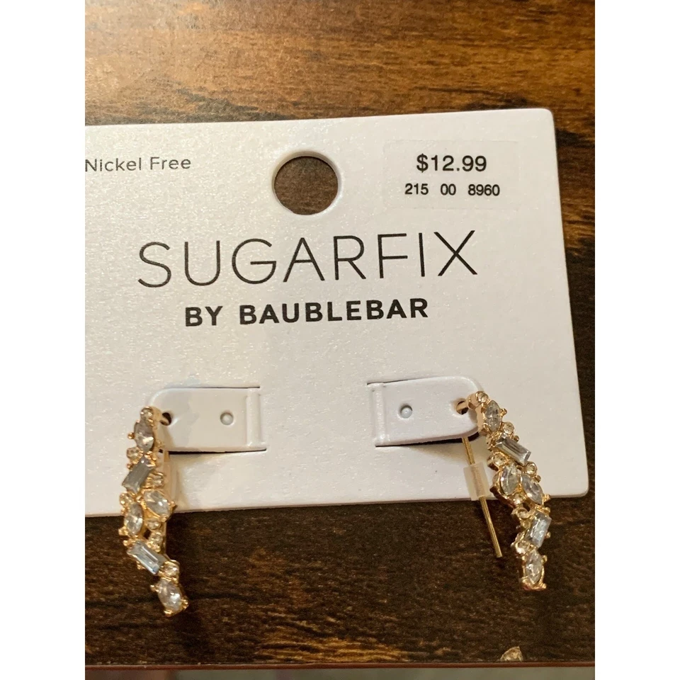 Orejeras con racimo de cristal SUGARFIX de BaubleBar - Dorado... Foto 3 de 4