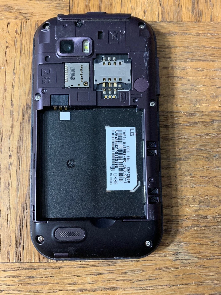 LG Chocolate MG800C - Black (Unlocked) Cellular Phone For Parts Only - Image 3 of 3