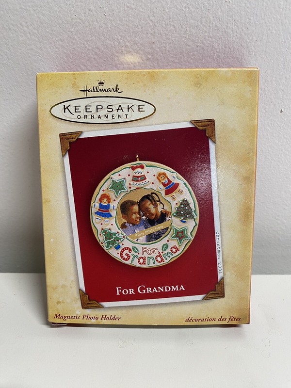 Hallmark Keepsake - For Grandma - Magnetic Photo Holder - Dated 2004- NEW- READ