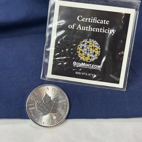 .999 Fine Silver 1 Oz Round 2015 Canadian Maple Leaf 5 Dollar Coin