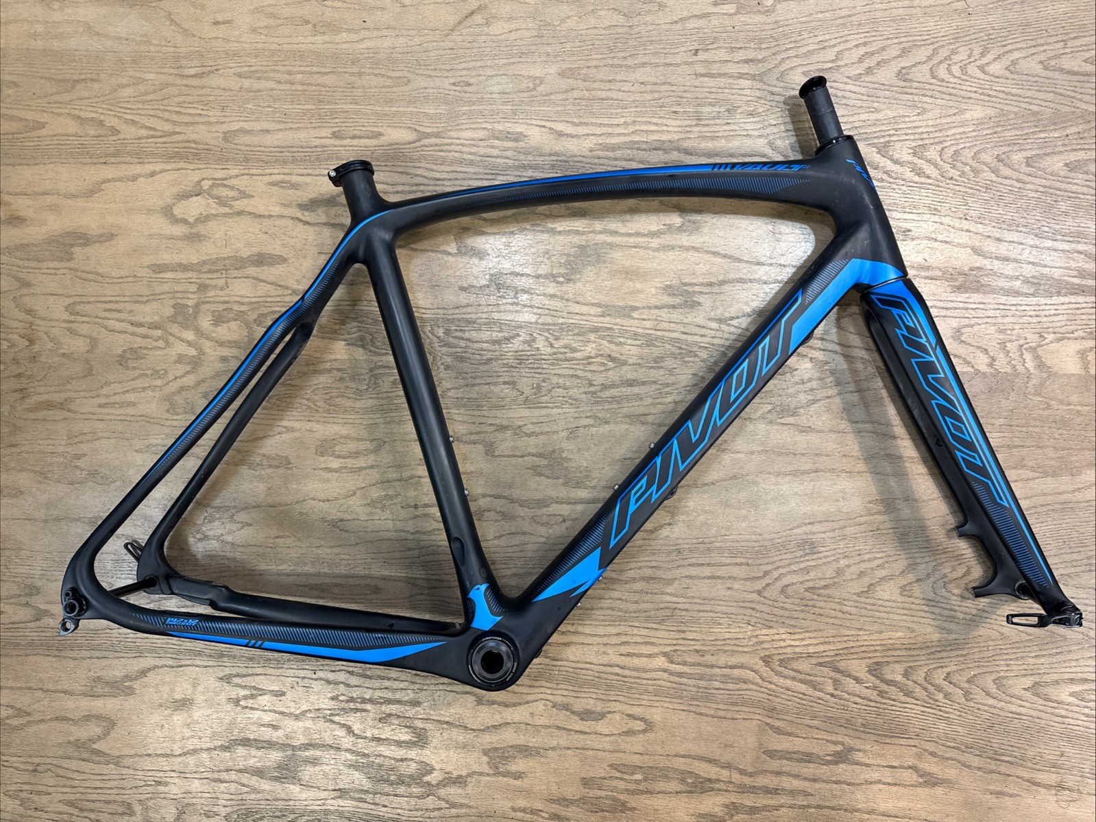 Pivot Vault Large Black Blue Carbon Gravel Bike Frameset 2015 V2