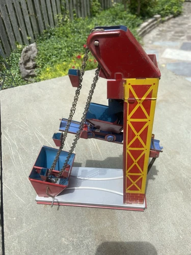 VINTAGE TIN TOY CHEIN ELEVATOR WORKS AND PERFECT CONDITION