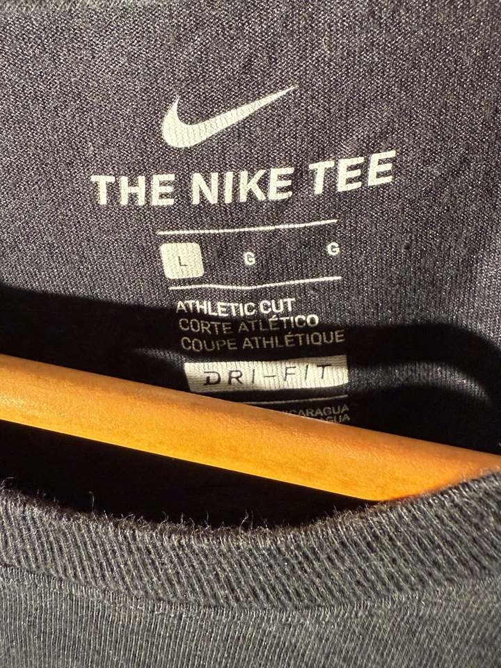 Nike Men's Swoosh T-Shirt Foto 2 de 2