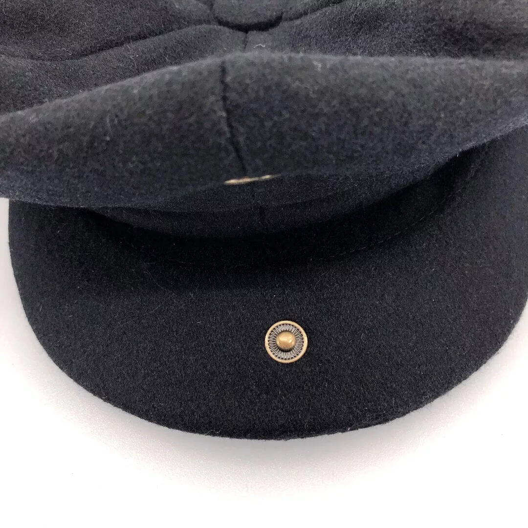 Hat with snap sales in front
