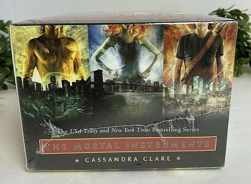 The Mortal Instruments 3 book Box set City of Bones Ashes Glass Cassandra Clare - Picture 6 of 11