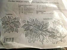 Herrschners BRIGHT POINSETTIA TABLE RUNNER NAPKINS Stamped Cross Stitch FLORAL