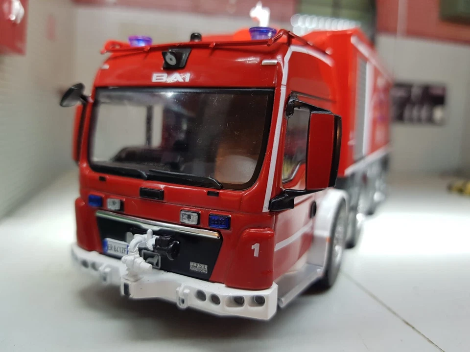 1:43 MAN TGS TGM Proteus Alps Tunnel Fire Engine BAI IXO Diecast Model 2013 - Image 4 of 4