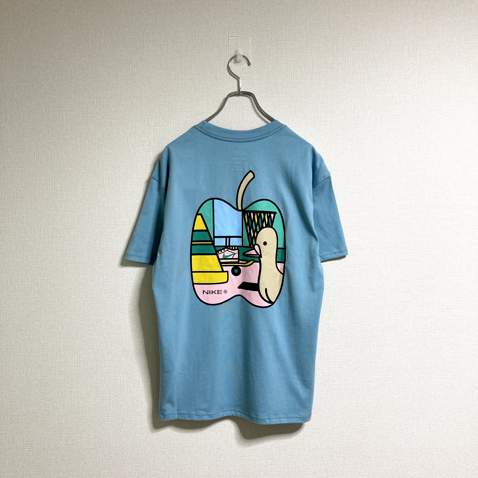 Nike SB Loose Fit Retro Apple T-shirts - Size M