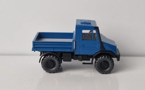 Wiking Modell 1:87 Mercedes Unimog U 140 blau Sondermodell Ladegut Roco