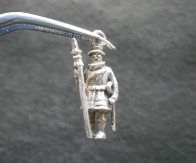 London Beefeater with Staff & Sword Vintage Sterling Silver Charm Pendant 2.0g