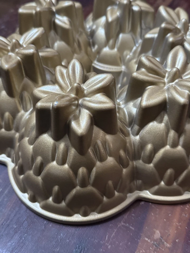 Nordic Ware Gold Aloha Hawaii Pineapple Bundt Cake Pan. New, missing packaging. - Image 2 of 4