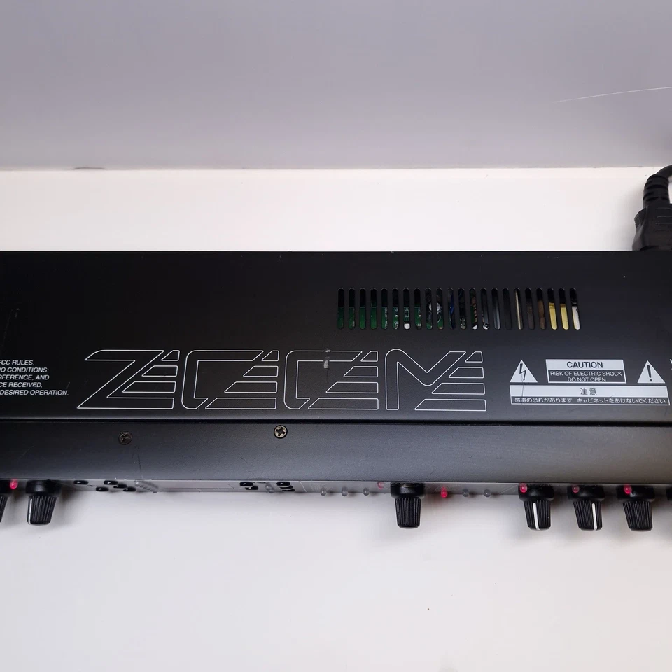 Zoom RFX 2200 Digital Reverb & Multi-effects unit (rack mountable) - Image 4 of 4