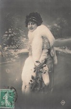 CP FEMME ELEGANTE BANDEAU CHEVEUX MANCHON FOURRURE GANTS - 47028