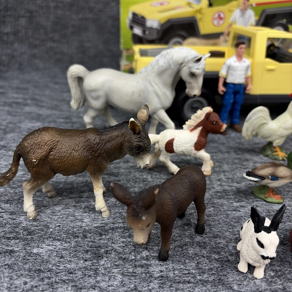 Huge Lot of Schleich 28 Farm Animals, Vet, Truck, Accessories, & Carrying Case - Image 2 of 4