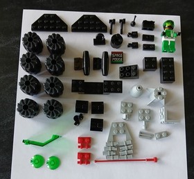 2 Vintage Lego Sets 6852 and 6832 Sonar Security and Super Nova II