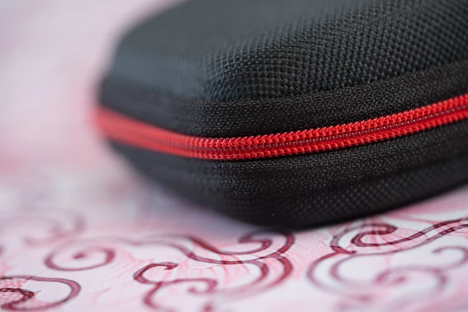 KZ IEM/Earphone Protective Carrying Case, Red and Black - Image 2 of 4