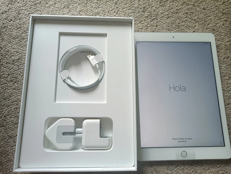 Apple iPad 5th Gen. 32GB, Wi-Fi, 9.7" - White - Image 2 of 4