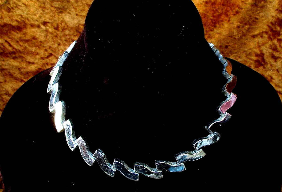 VINTAGE WEIGHTY ART DECO CHROME ZIG-ZAG NECKLACE BY MONET View 6