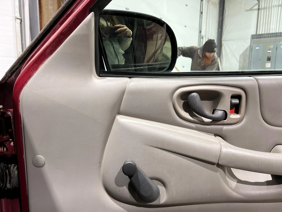 1998 - 2003 Chevy S10 Passenger RH Right Medium Gray-92H Door Trim Panel - Image 2 of 4