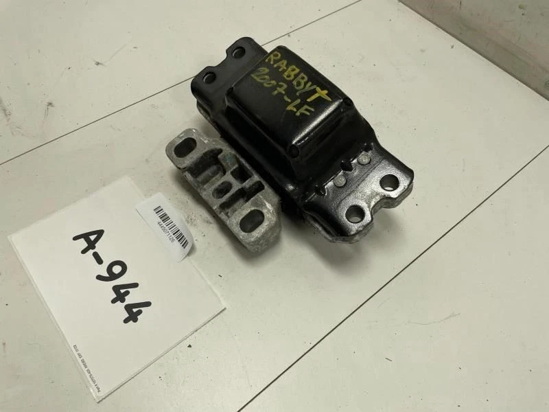 2008 VOLKSWAGEN RABBIT LEFT TRANSMISSION MOUNT OEM+ - Image 3 of 4