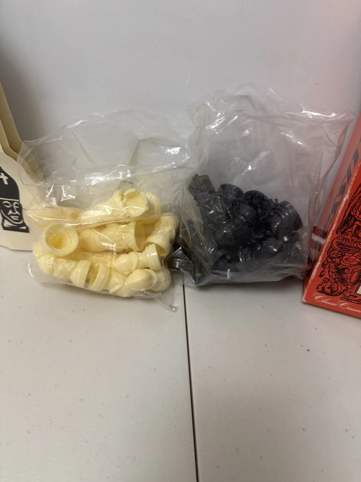 Piezas de ajedrez vintage Chessmen Whitman diseño clásico cruzado 32 piezas de plástico Foto 3 de 4