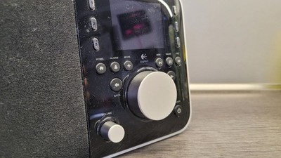 Drehknöpfe für das Squeezebox Radio aus dem 3D-Druck, zweifarbig weiß schwarz