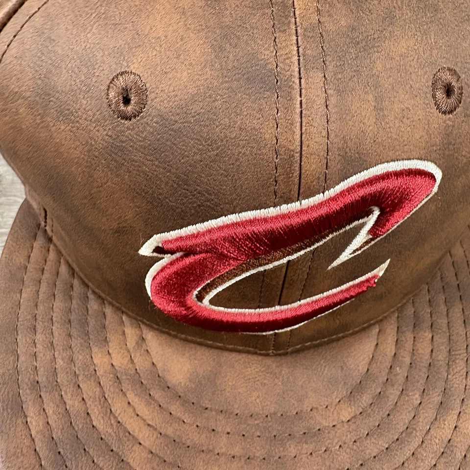 NBA Cleveland Cavaliers New Era 9Fifty Sombrero Imitación Cuero Snapback Bordado #23 Foto 2 de 4