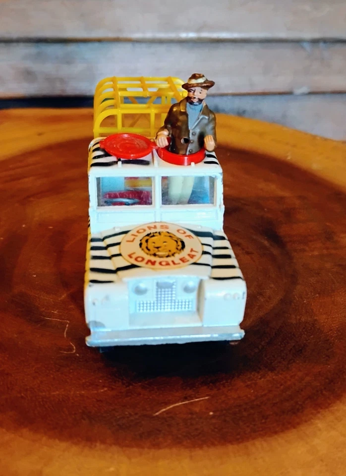 VINTAGE CORGI TOYS Land Rover 109 Lions of Longleat 1968-72 Diecast Safari - Image 2 of 4
