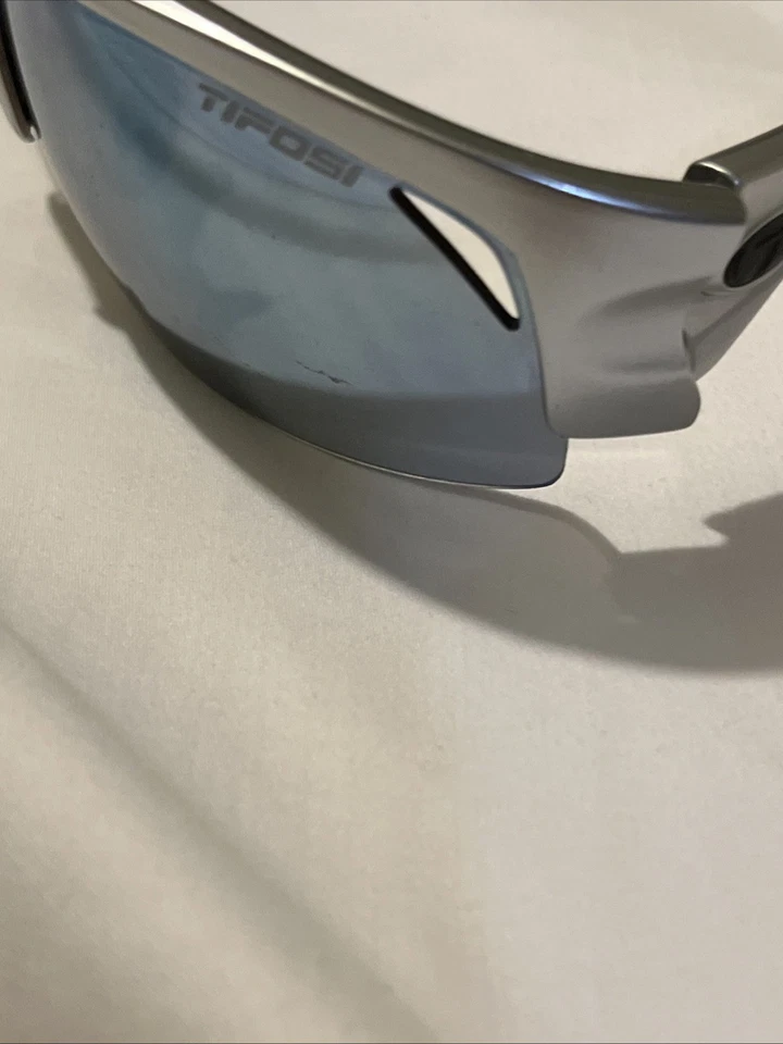 TIFOSI SUNGLASSES Saxon 1110400381 /#4383 Polarized Gray Lenses Frame Sliver - Image 2 of 4