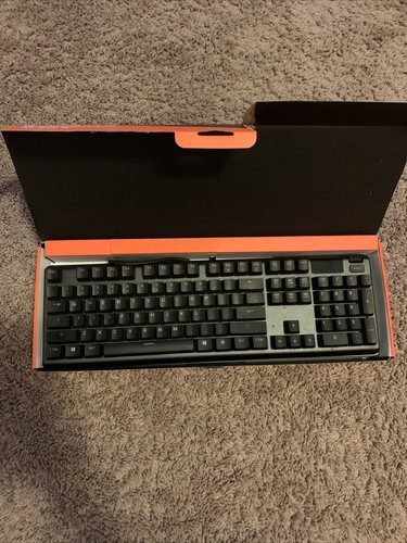 SteelSeries Apex 5 Wire Keyboard (used) With Box - Picture 4 of 4