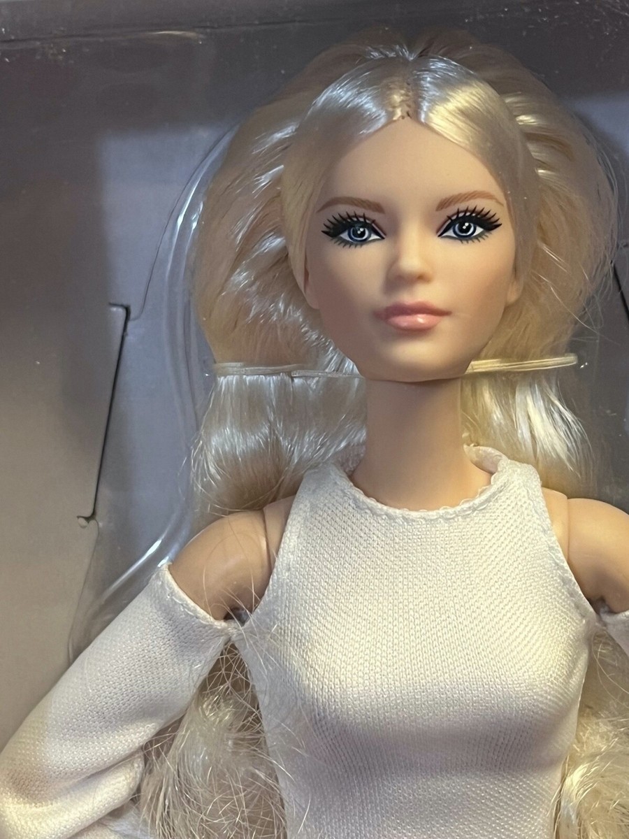 MODEL #6 BARBIE SIGNATURE LOOKS DOLL. | eBay