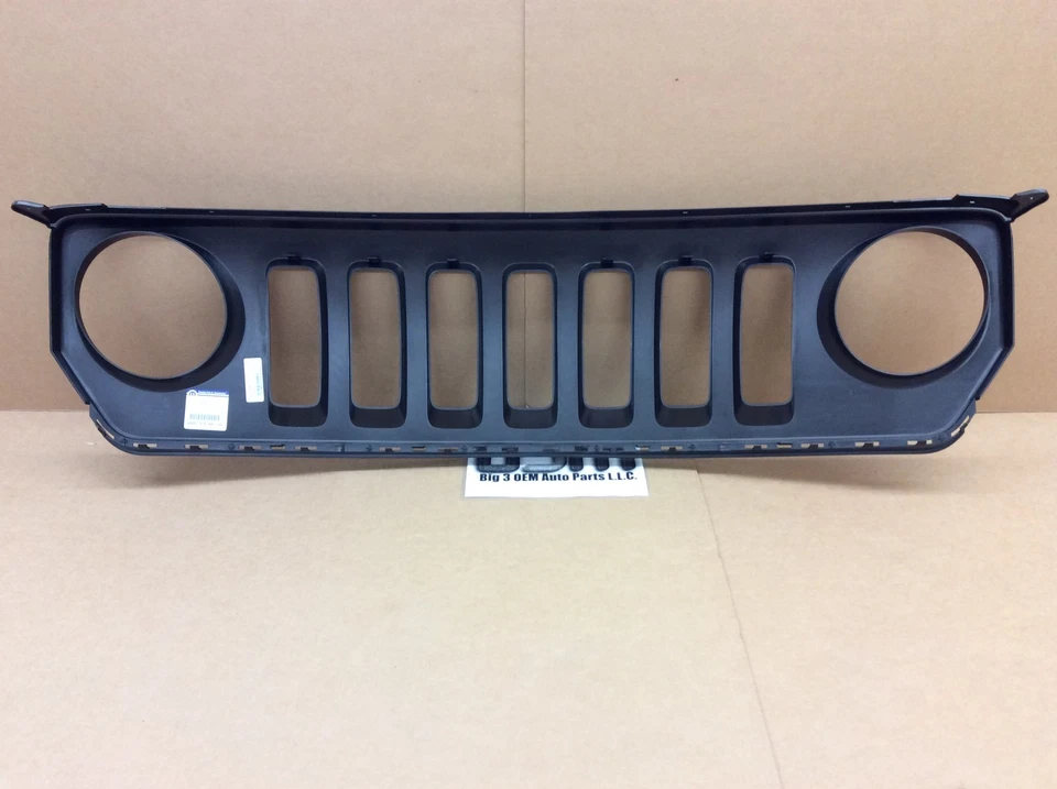 Jeep Patriot 2011-2017 pintura delantera a juego parrilla del radiador nuevo OEM 68091526AA Foto 2 de 3