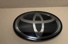 2019-2021 Toyota Tundra Tacoma Front Grille Emblem Logo Ornament Oem 90975-02159 2019-2021 Toyota Tundra Tacoma Front Grille Emblem Logo Ornament Oem 90975-02159