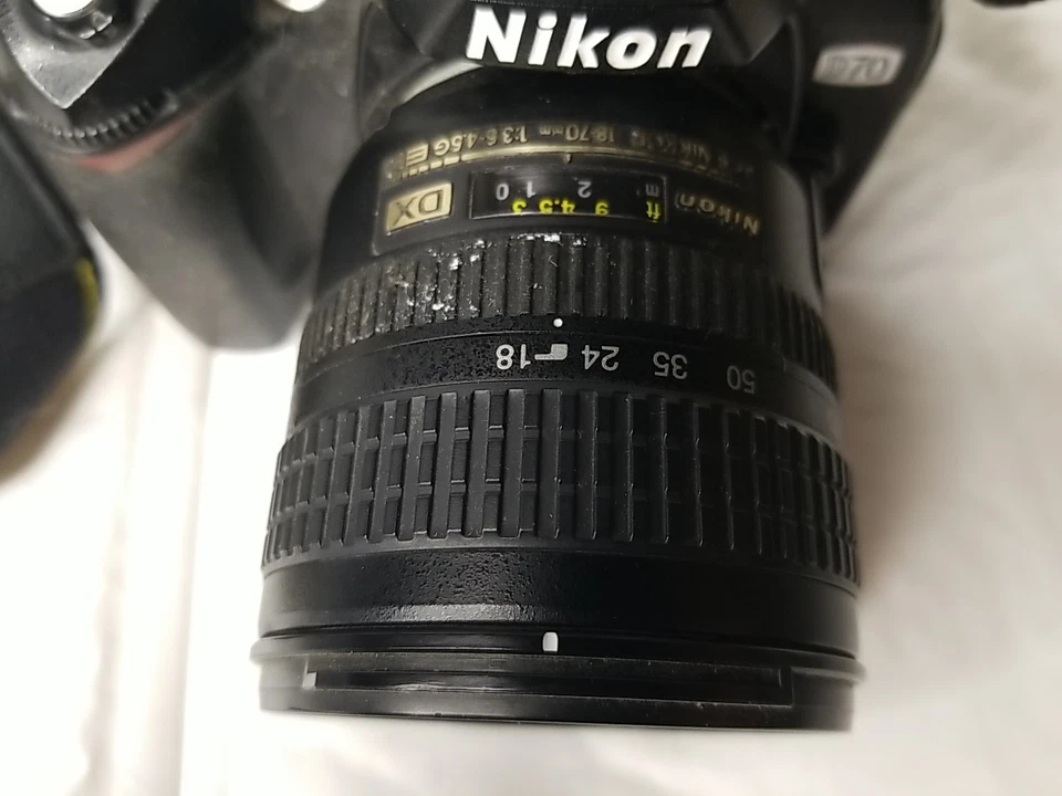 Nikon D70 Digital SLR Camera - Black (Outfit Kit w/ AF-S DX 18-70mm Lens - Image 3 of 4