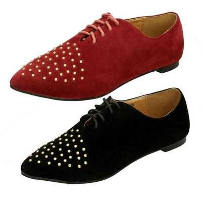 Flache Damen-Schnürschuhe mit Spot On und spitzer Spitze