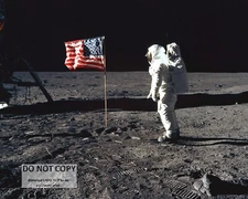 BUZZ ALDRIN SALUTES FLAG ON MOON APOLLO 11 ASTRONAUT - 8X10 NASA PHOTO (EP-320)