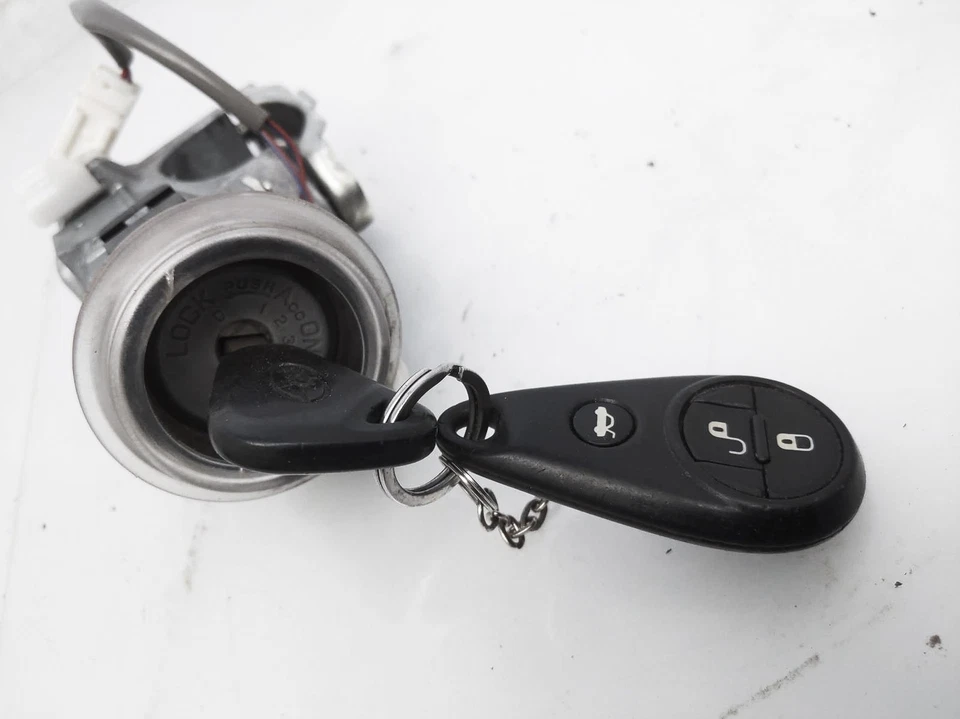 Cilindro de bloqueo de encendido de transmisión manual Subaru Impreza 2011-2014 con llave 57491Fg710 Foto 3 de 4