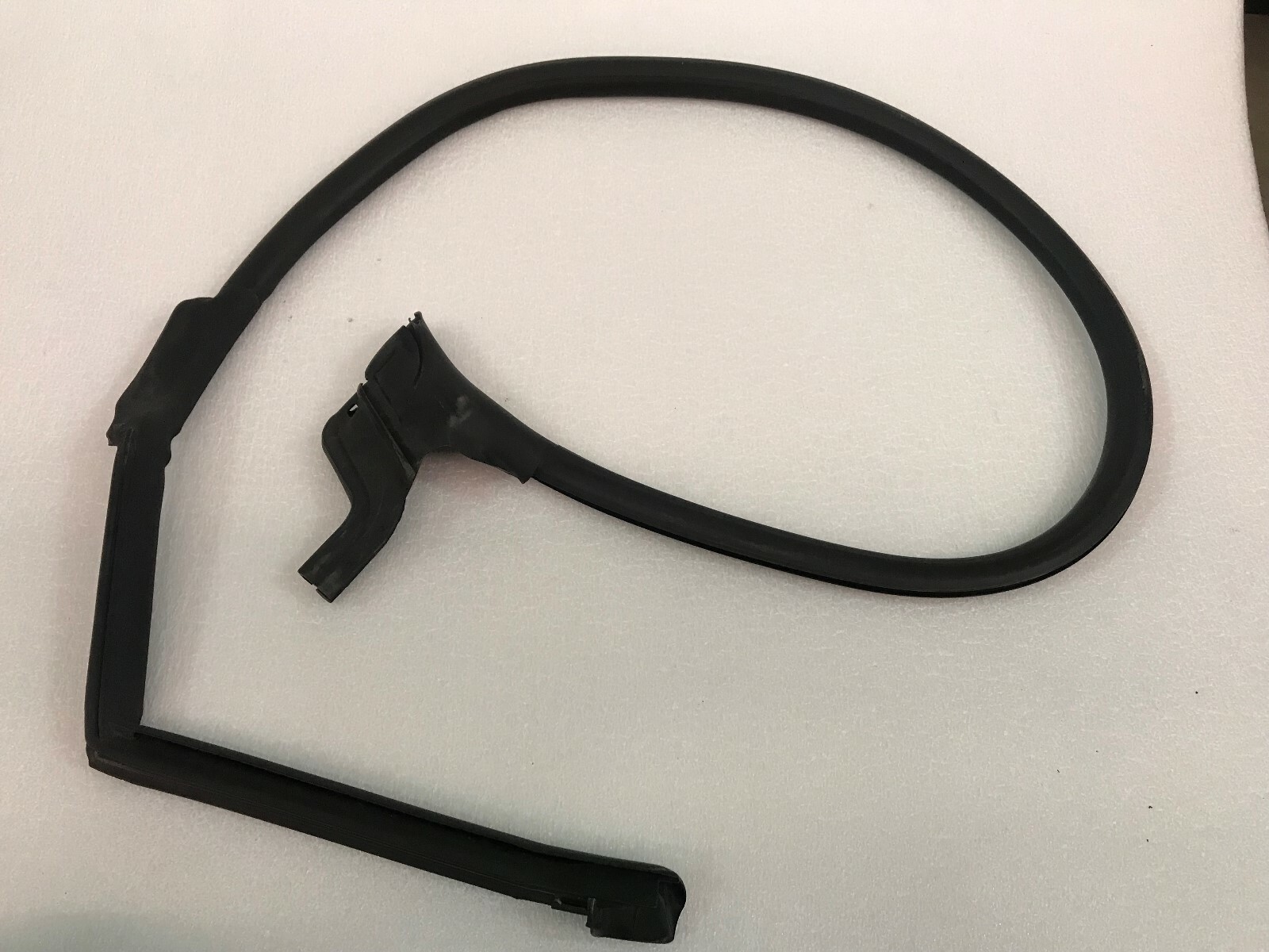 LAMBORGHINI GALLARDO SPYDER PASSENGER DOOR RUBBER GASKET SEAL OEM 407831708A