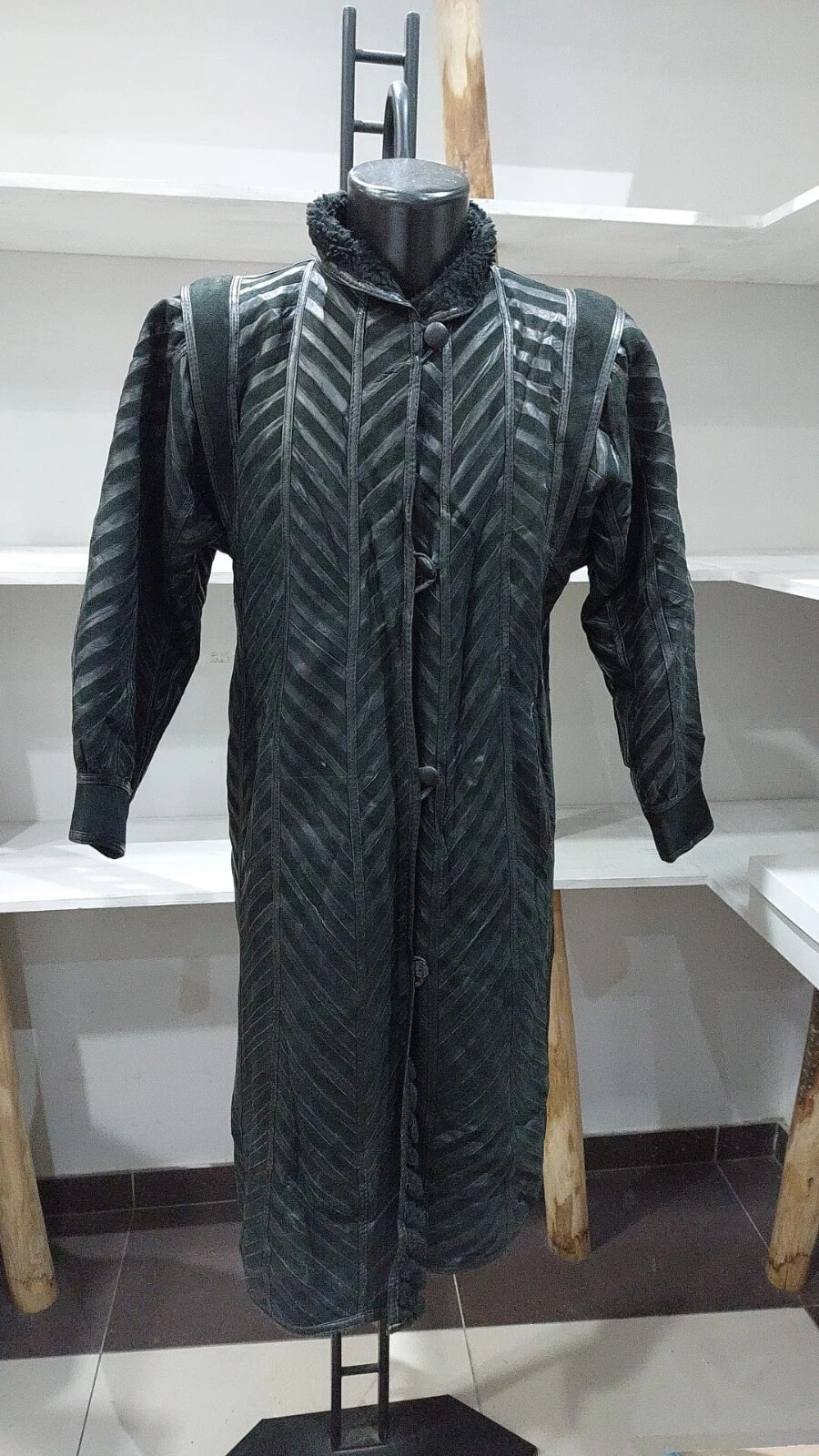 Pre-Owned Black Shearling Coat For Women Size 38 MGC132PI
