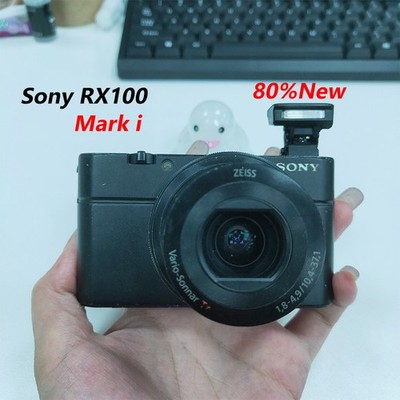 Sony Cyber-shot DSC-RX100 20.2MP – Pour Pièces / Défectueux (objectif Bloqué)