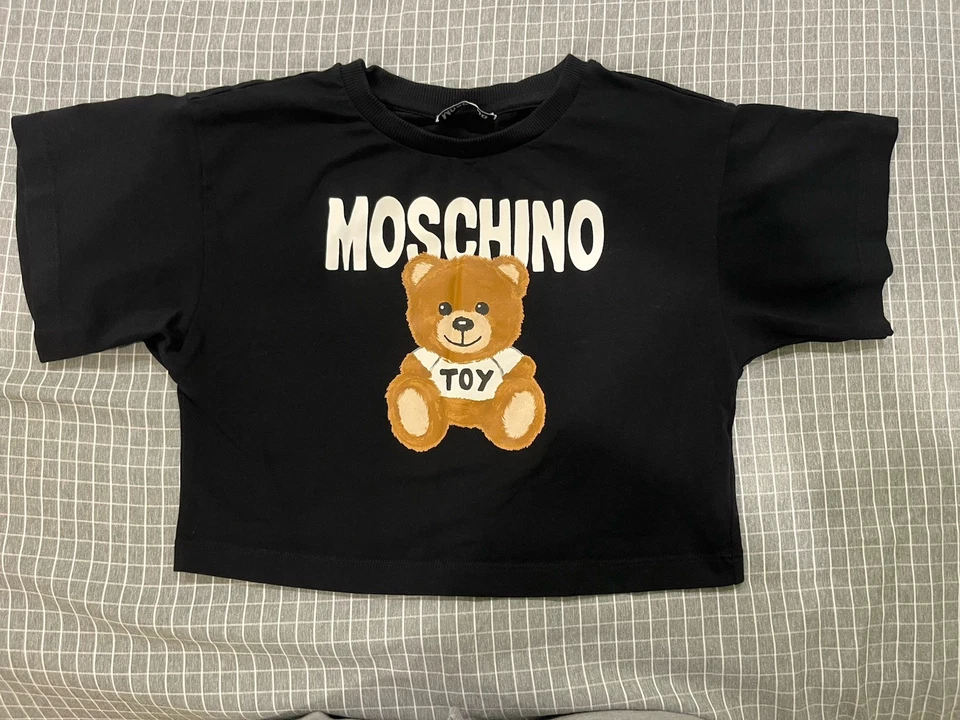 Camiseta corta Moschino para niñas Foto 2 de 4