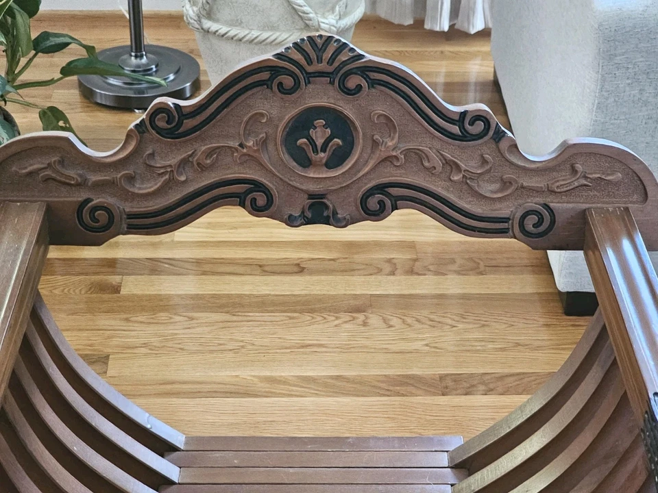 Silla maestra Savonarola renacentista florentina italiana de colección tallada a mano - nogal Foto 2 de 4