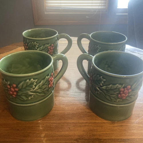Vintage BORDALLO PINHEIRO Christmas Holly Majolica Mug Cup Portugal Set 4 Exc