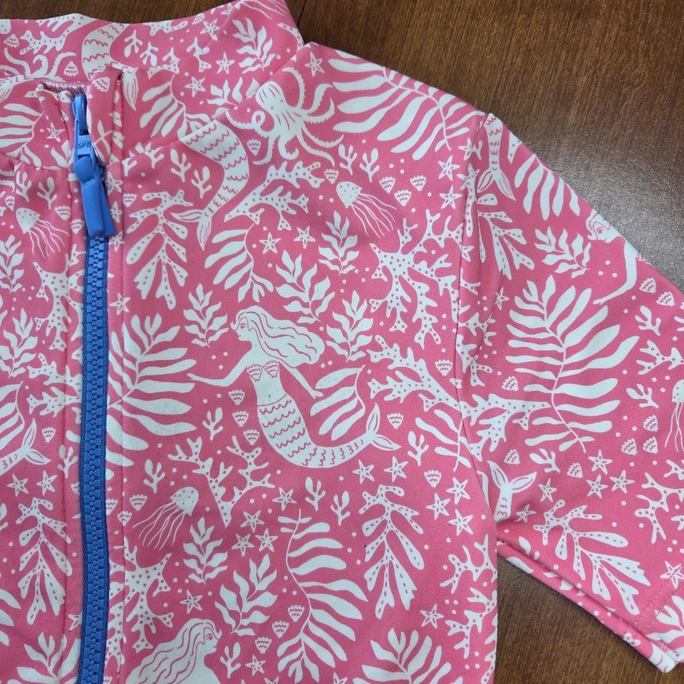 3/$30 Mini Boden Rash Guard Traje de Baño 9 10Y Rosa Sirena Manga Corta Cremallera Foto 3 de 4